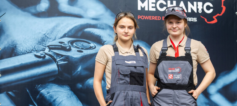 Jaunosios mechanikės nesibaido net sudėtingiausių darbų